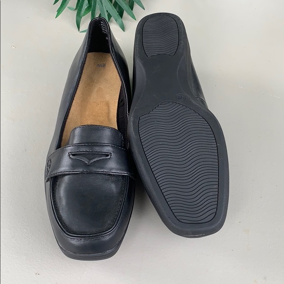 Women's Casual Slip-On Dress Shoe - Picture 3 of 5